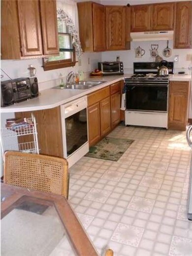 1502 Harmony St, Coatesville, PA 19320 - photo 3