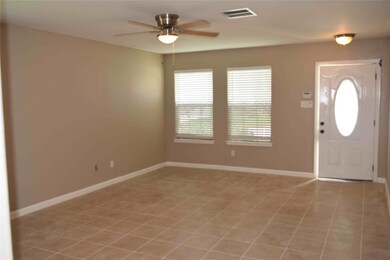 8819 Spurflower Path Ln, Houston, TX 77075 - photo 7