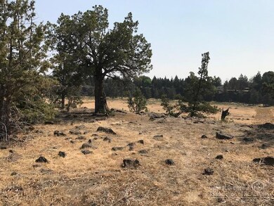 962 NW 13th St, Redmond, OR 97756 - photo 2