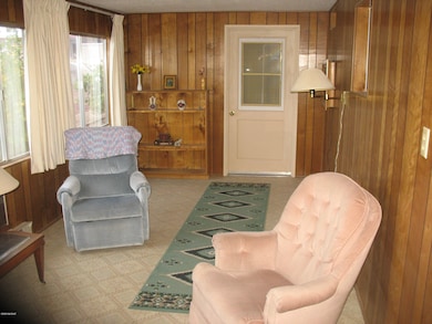 5850 Box R AZ Room (1)