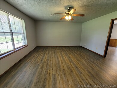 618 S 5th St, Eufaula, OK 74432 - photo 5