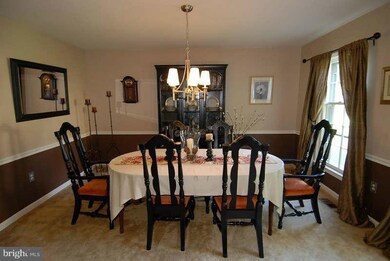 7828 Lakeland Valley Dr, Springfield, VA 22153 - photo 4