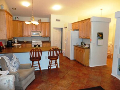 Light & bright kitchen open to family ro