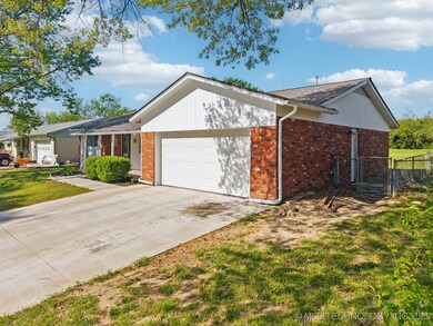 1122 N Fern Ave, Broken Arrow, OK 74012 - photo 2