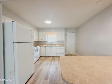 3426 E Melvin St unit E, Phoenix, AZ 85008 - photo 6