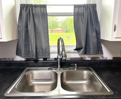 160 Hillcrest Dr, Circleville, OH 43113 - photo 6