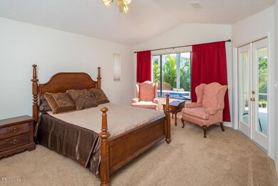 LARGE MASTER BEDROOM OVERLOOKING POOL