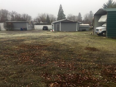 811 Lawnsdale Rd, Medford, OR 97504 - photo 4