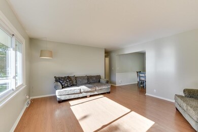 Spacious entry and living
