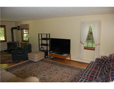 18 Lincoln Dr, North Smithfield, RI 02896 - photo 7