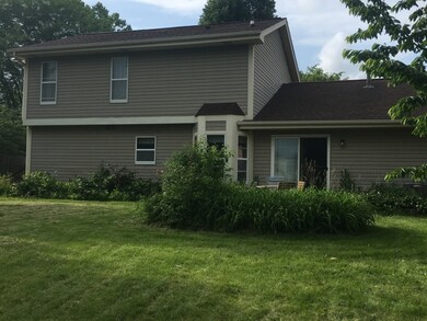 1169 Holly Ln, Algonquin, IL 60102 - photo 2