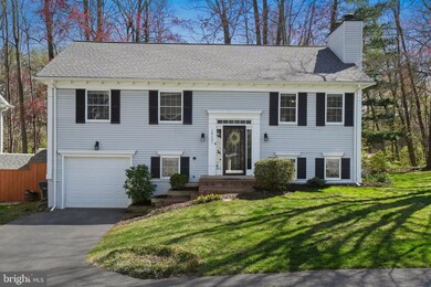 10121 Schoolhouse Woods Ct, Burke, VA 22015 - photo 3