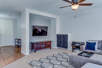 Living-Entryway
