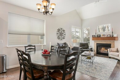 95 Mayer St-003
