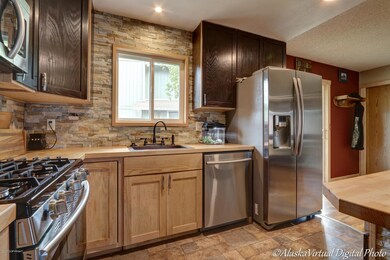 Kitchen W/Stainless Steel Appliances