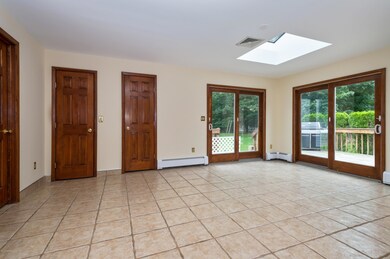 05_3PrimroseLn_358_BreakfastArea_HiRes