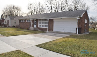 723 W College Ave, Woodville, OH 43469 - photo 3