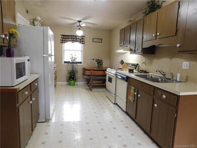 349 N Kelly St unit 349, Statesville, NC 28677 - photo 6