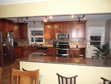 1048 N 10th St, Whitehall, PA 18052 - photo 6