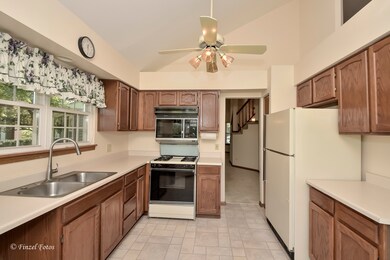 1653 Glengarry Ct, Algonquin, IL 60102 - photo 7