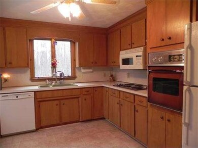 75 Simpson Cir, Agawam, MA 01001 - photo 5