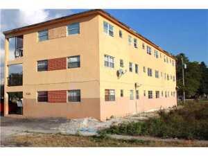 525 SW 8th St unit 1, Belle Glade, FL 33430 - photo 2