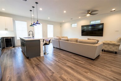 2056 Johanna Dr unit F, Houston, TX 77055 - photo 5