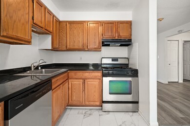 312 Water St unit 4, Lawrence, MA 01841 - photo 5