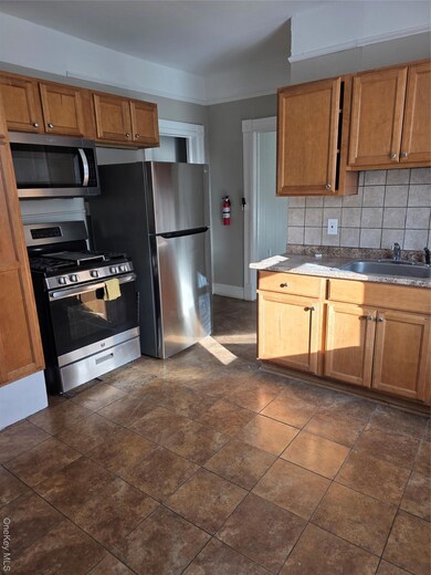 18 Davis St, Poughkeepsie, NY 12601 - photo 6