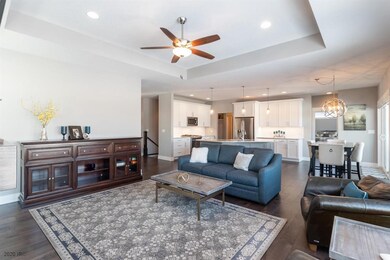 9709 Marnewood Dr, Johnston, IA 50131 - photo 4