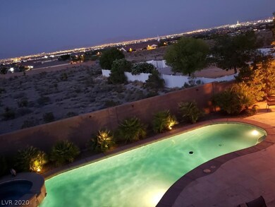 HUGE POOL AND LOOK AT THIS VIEW AT NITE!!