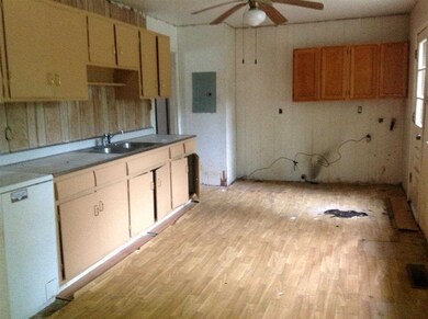 1112 River St, Jacksonville, NC 28540 - photo 3