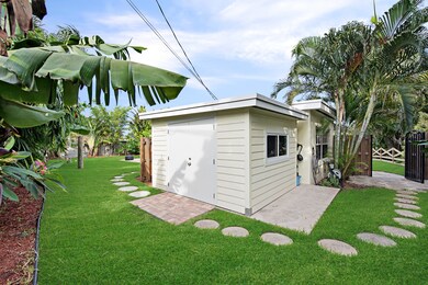Storage shed w/electricity