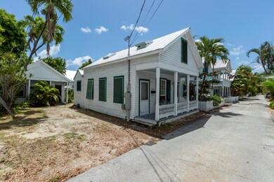 1120 Elgin BC Full--6