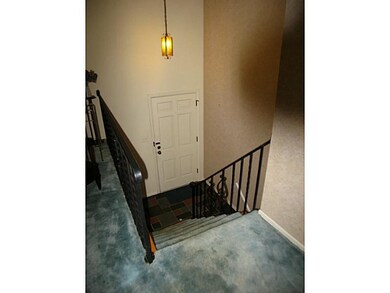 Entry/Foyer.