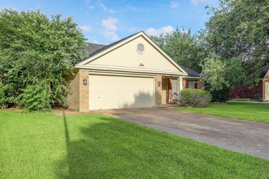3907 Lee Ln, Pearland, TX 77584 - photo 2