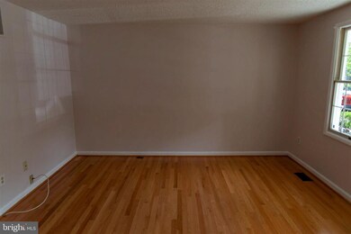 8693 Bent Arrow Ct, Springfield, VA 22153 - photo 7