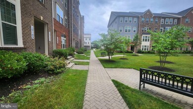 10145 Dorsey Ln, Lanham, MD 20706 - photo 3