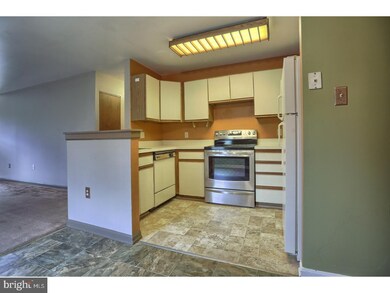 1334 W Wyomissing Ct unit M, West Lawn, PA 19609 - photo 4