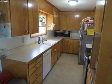 3140 SW Hailey Ave, Pendleton, OR 97801 - photo 6