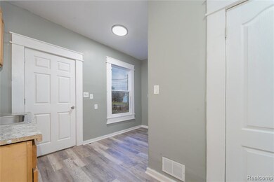 11405 Yosemite St, Detroit, MI 48204 - photo 7