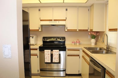 1512 SE Royal Green Cir unit H-202, Port Saint Lucie, FL 34952 - photo 3