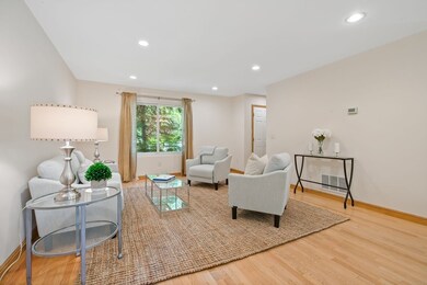 206 Lagrange St unit 206, Chestnut Hill, MA 02467 - photo 2