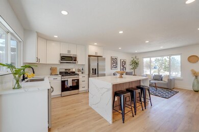 8896 Belfast Cir, San Diego, CA 92126 - photo 4