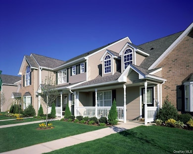 192 Village Green Dr unit 192, Port Jefferson Station, NY 11776 - photo 2