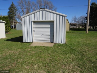 1925 15th St E, Glencoe, MN 55336 - photo 3