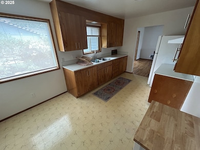 2207 Oregon Ct, Woodburn, OR 97071 - photo 7