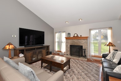 351 E Quail Run, Oak Creek, WI 53154 - photo 4