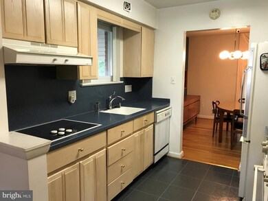 928 Ray Rd, Hyattsville, MD 20783 - photo 6