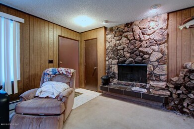 Cozy Living Rm w/Fireplace